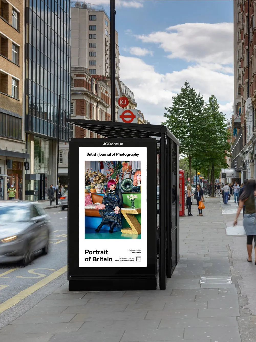 A BoldVu® Display mounted on a London bus shelter