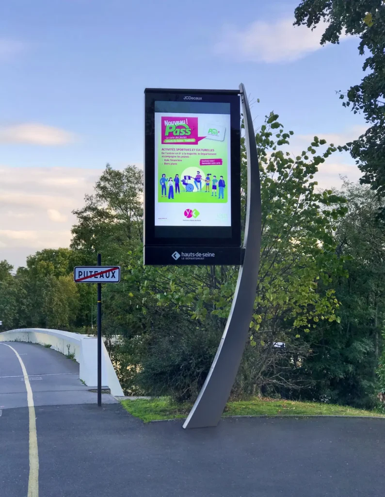 86″ Paris Pole Mounted