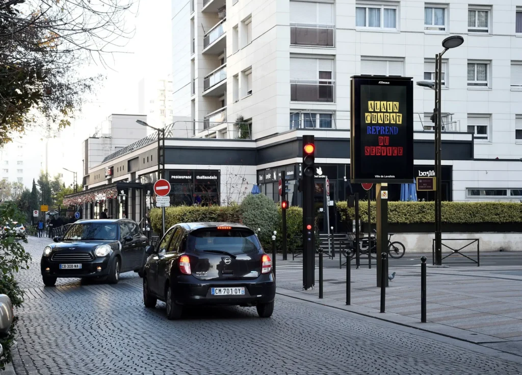 86″ Paris Pole Mounted
