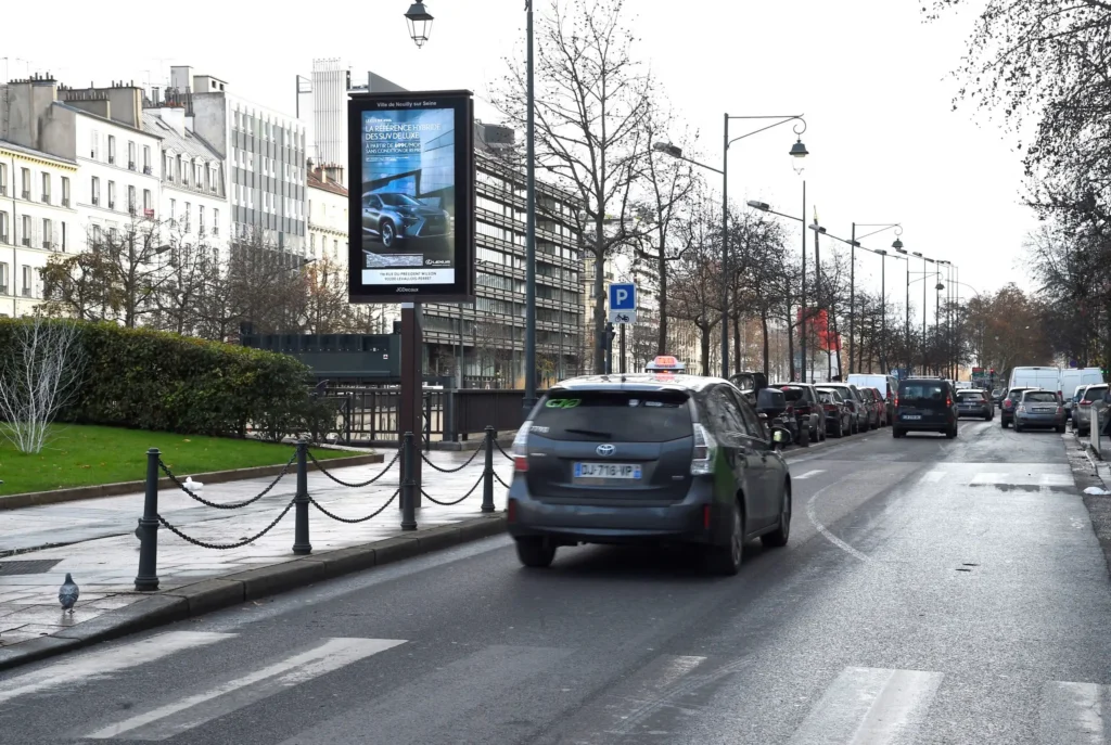 86″ Paris Pole Mounted