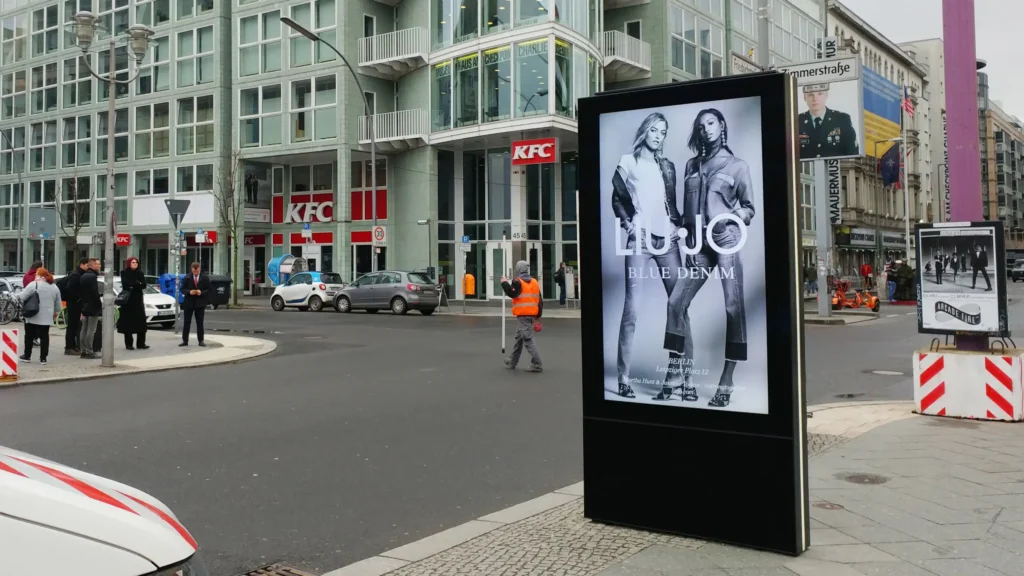 86″ Berlin Free Standing